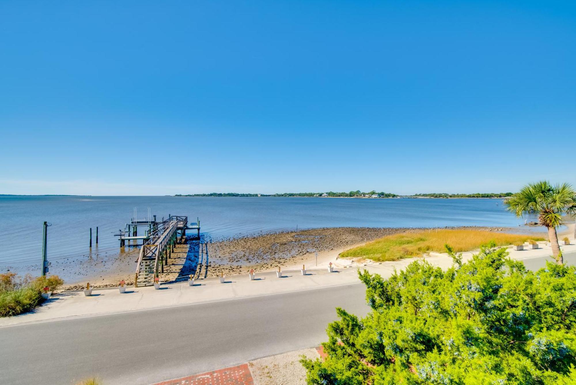Oceanfront Oasis In Cedar Key With 2 Balconies! Villa Bagian luar foto